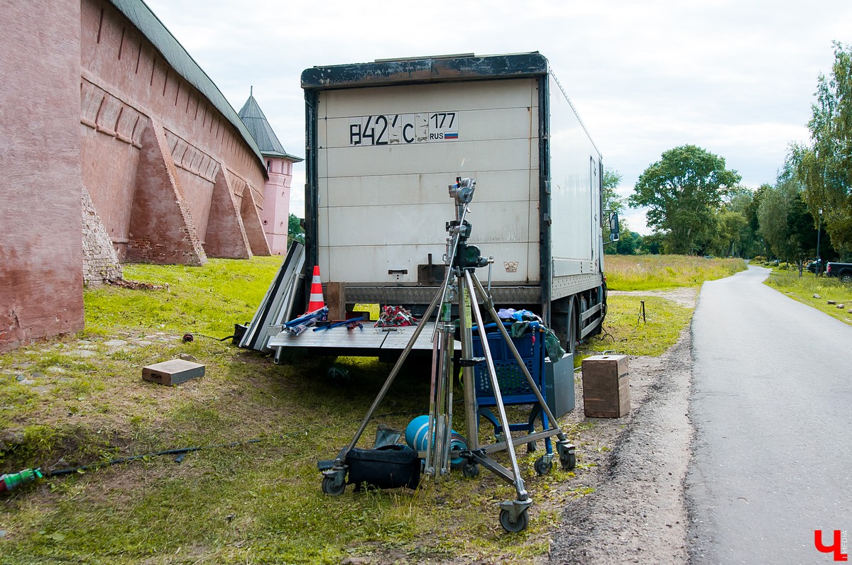 В Суздале прошли съемки сериала “Угрюм-река”. В город приехали известные актеры - Александр Балуев и Александр Горбатов. Сериал снимают для Первого канала.