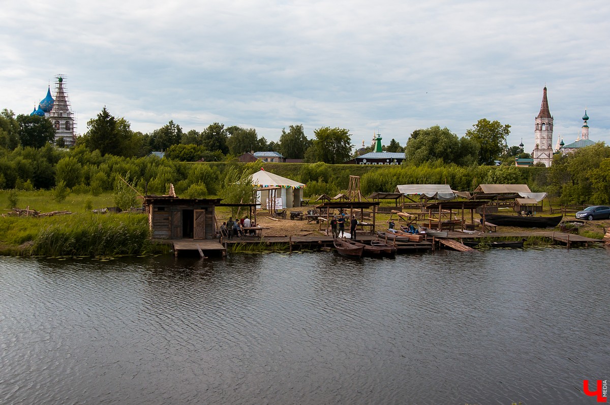 В Суздале прошли съемки сериала “Угрюм-река”. В город приехали известные актеры - Александр Балуев и Александр Горбатов. Сериал снимают для Первого канала.