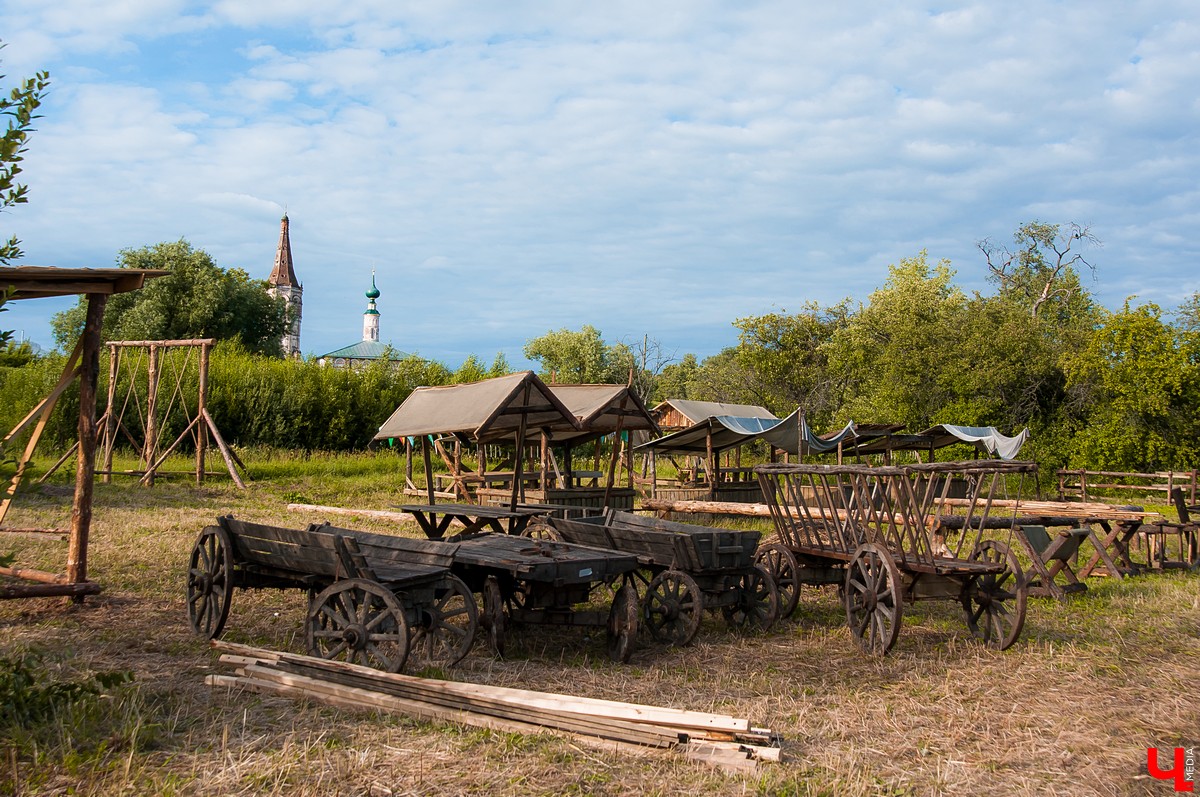 В Суздале прошли съемки сериала “Угрюм-река”. В город приехали известные актеры - Александр Балуев и Александр Горбатов. Сериал снимают для Первого канала.