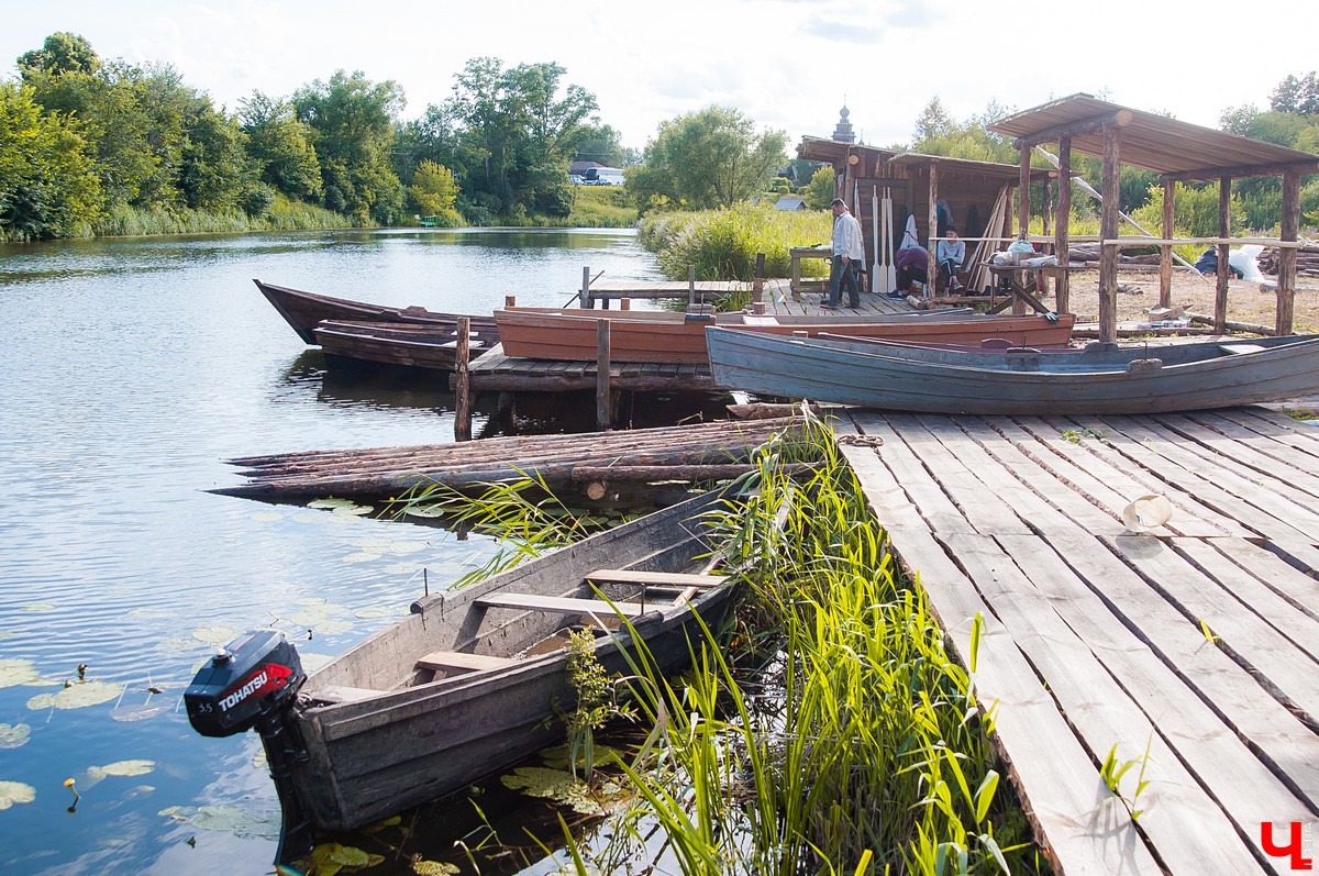 В Суздале прошли съемки сериала “Угрюм-река”. В город приехали известные актеры - Александр Балуев и Александр Горбатов. Сериал снимают для Первого канала.