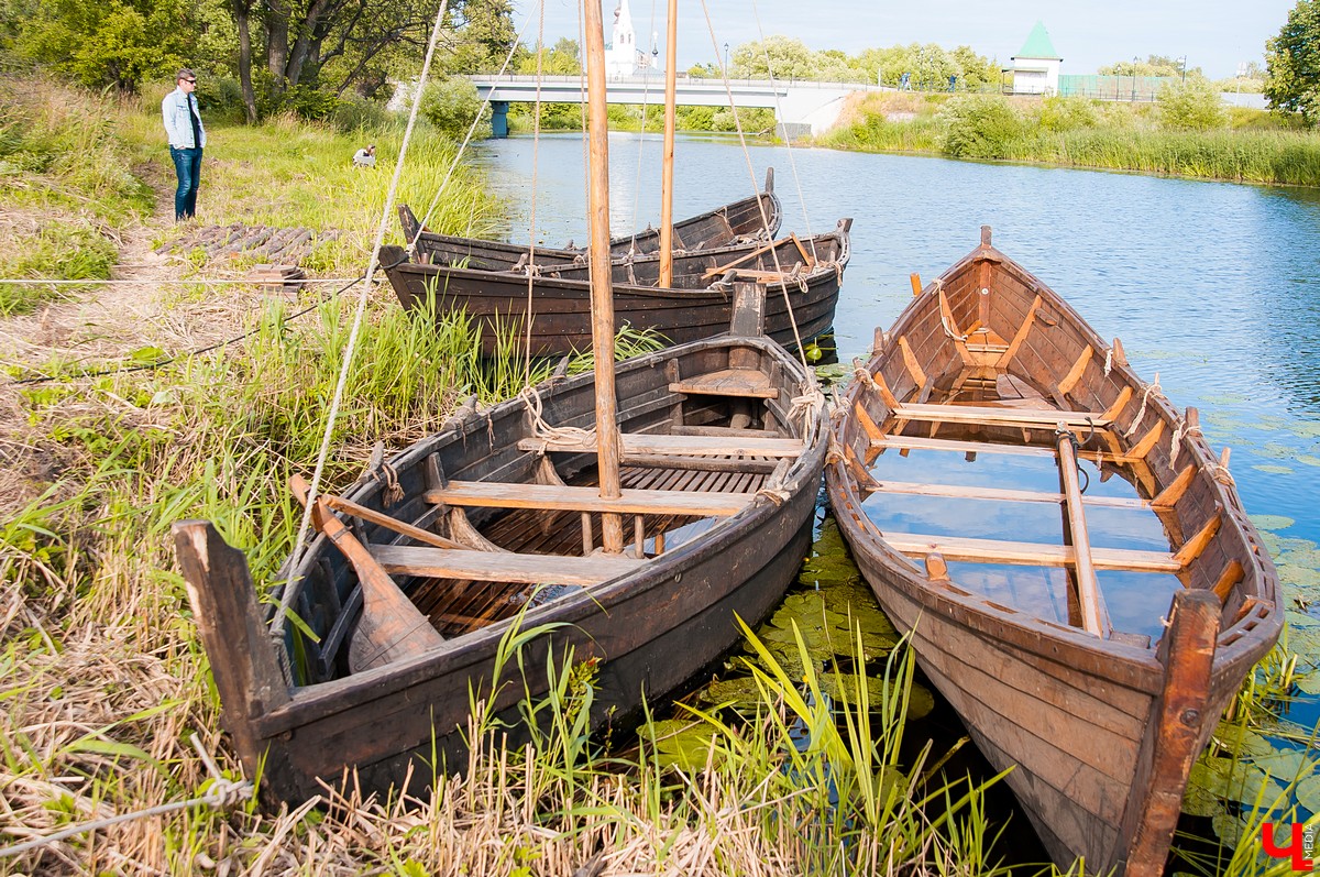 В Суздале прошли съемки сериала “Угрюм-река”. В город приехали известные актеры - Александр Балуев и Александр Горбатов. Сериал снимают для Первого канала.