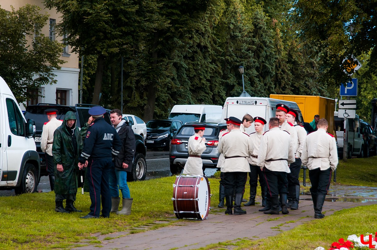 В Суздале прошли съемки сериала “Угрюм-река”. В город приехали известные актеры - Александр Балуев и Александр Горбатов. Сериал снимают для Первого канала.