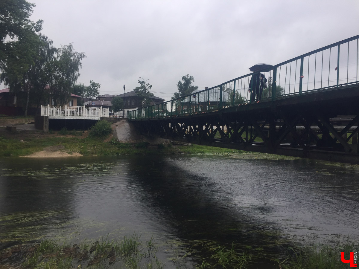 Корреспондент “Ключ-Медиа” сплавился на байдарке по реке Судогда. Маршрут пролегал от одноименного города до места впадения реки в Клязьму. Какие же локации стали самыми интересными? Узнаете, прочитав наш материал.