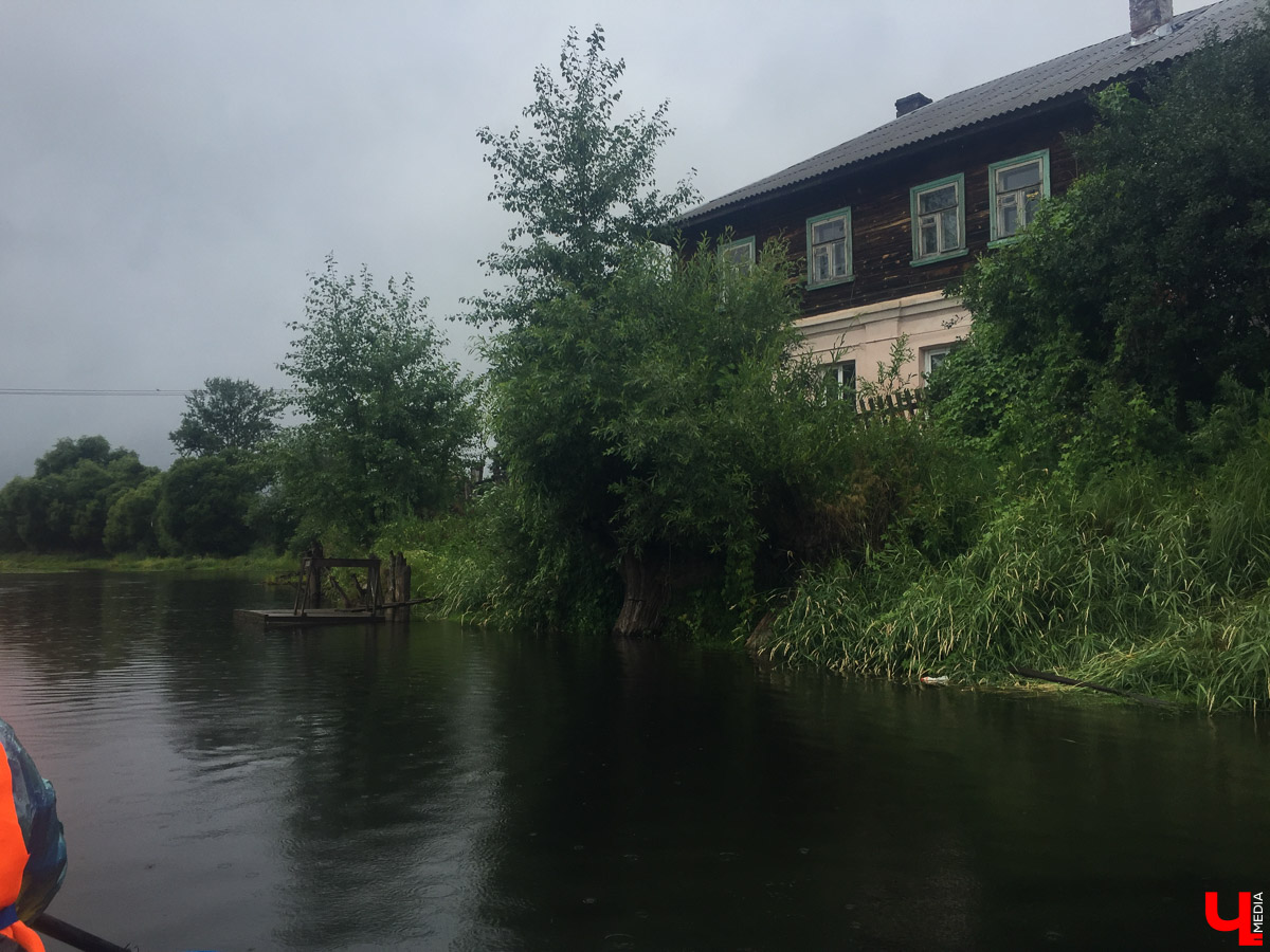 Корреспондент “Ключ-Медиа” сплавился на байдарке по реке Судогда. Маршрут пролегал от одноименного города до места впадения реки в Клязьму. Какие же локации стали самыми интересными? Узнаете, прочитав наш материал.