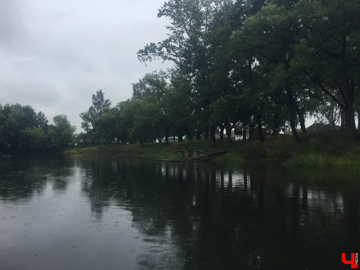 Корреспондент “Ключ-Медиа” сплавился на байдарке по реке Судогда. Маршрут пролегал от одноименного города до места впадения реки в Клязьму. Какие же локации стали самыми интересными? Узнаете, прочитав наш материал.