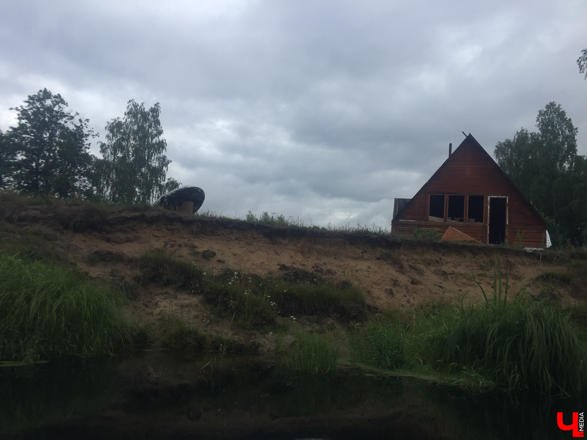 Корреспондент “Ключ-Медиа” сплавился на байдарке по реке Судогда. Маршрут пролегал от одноименного города до места впадения реки в Клязьму. Какие же локации стали самыми интересными? Узнаете, прочитав наш материал.