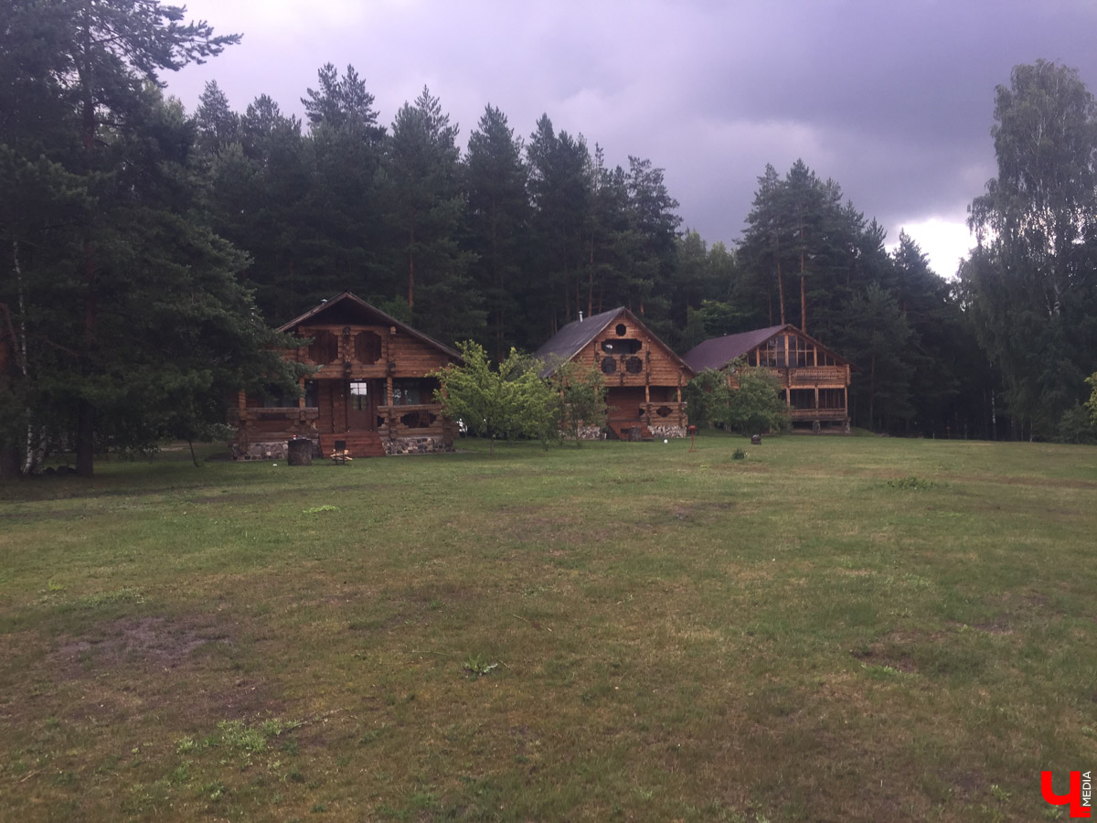 Корреспондент “Ключ-Медиа” сплавился на байдарке по реке Судогда. Маршрут пролегал от одноименного города до места впадения реки в Клязьму. Какие же локации стали самыми интересными? Узнаете, прочитав наш материал.