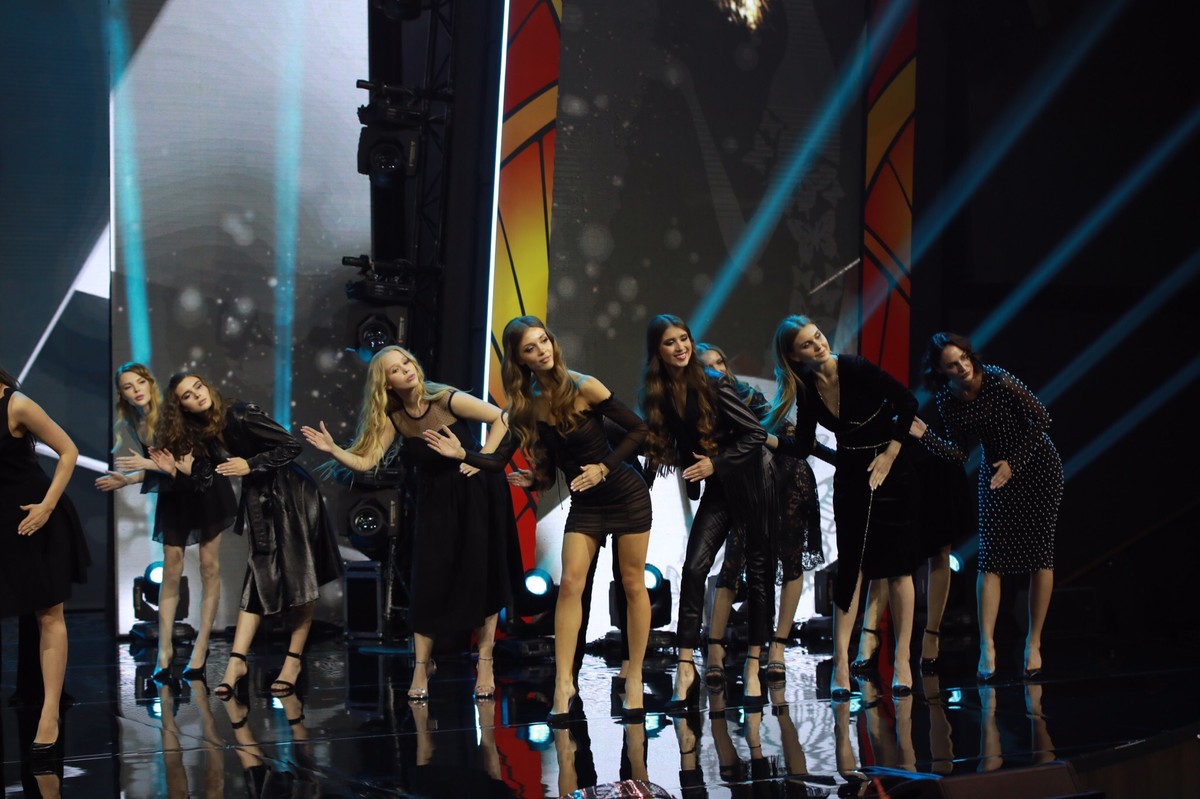 Ковровчанка Елизавета Барышева приняла участие в конкурсе “Краса России”. О том, почему ей не удалось попасть даже в топ-25, в чьем клипе она хотела сняться, почему не стала “Miss Maxim” и что за слухи ходят за ее спиной, она рассказала нашему изданию.