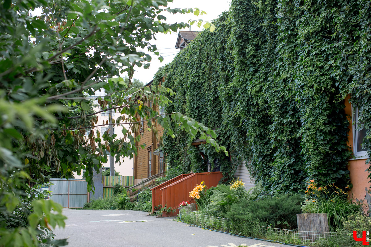 Архитектурная летняя школа “Точка роста” проводит воркшоп по исследованию и переосмыслению старой жилой застройки города Владимира.