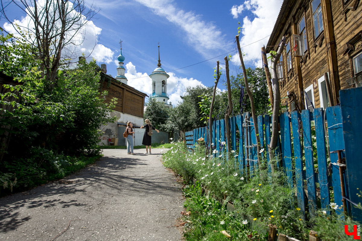 Архитектурная летняя школа “Точка роста” проводит воркшоп по исследованию и переосмыслению старой жилой застройки города Владимира.