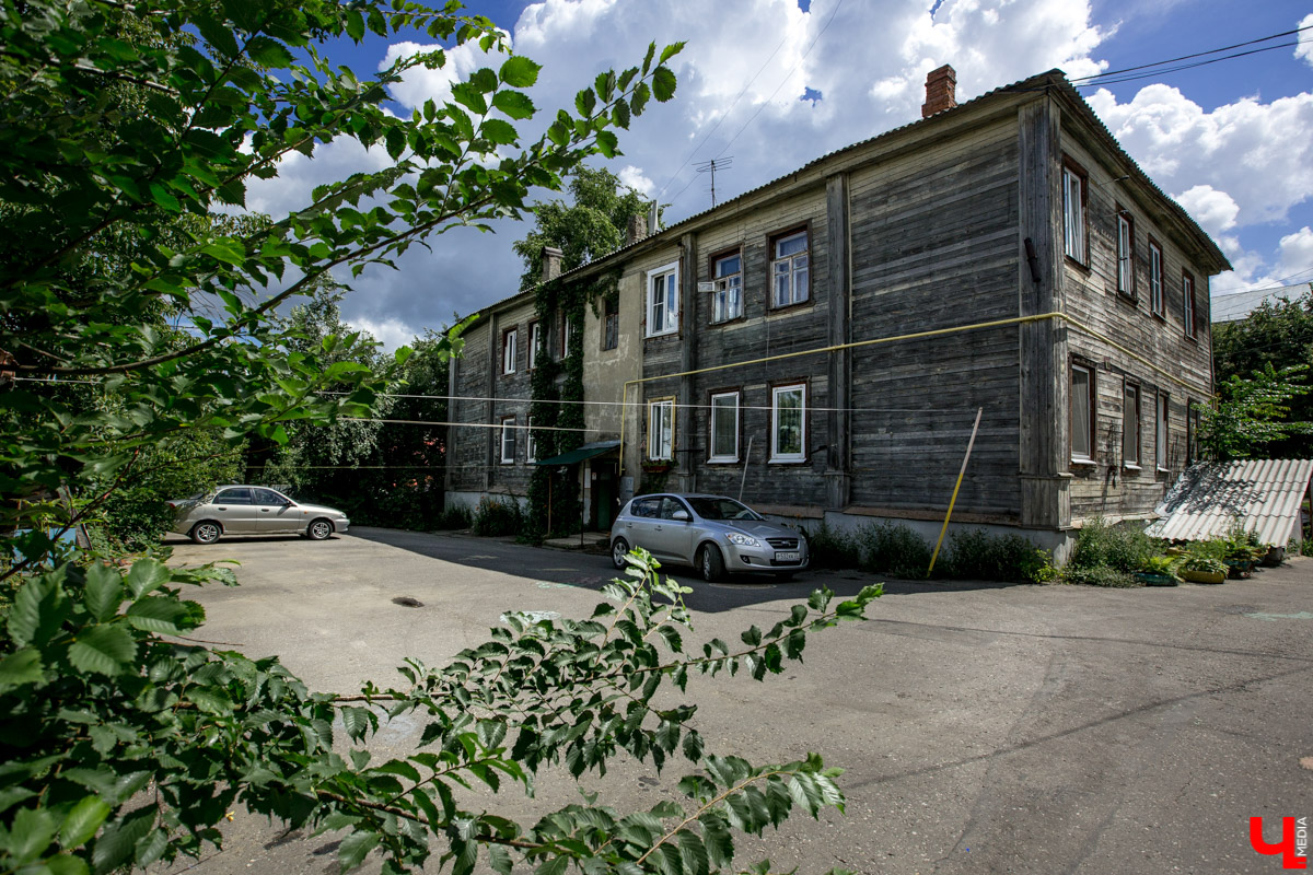 Архитектурная летняя школа “Точка роста” проводит воркшоп по исследованию и переосмыслению старой жилой застройки города Владимира.