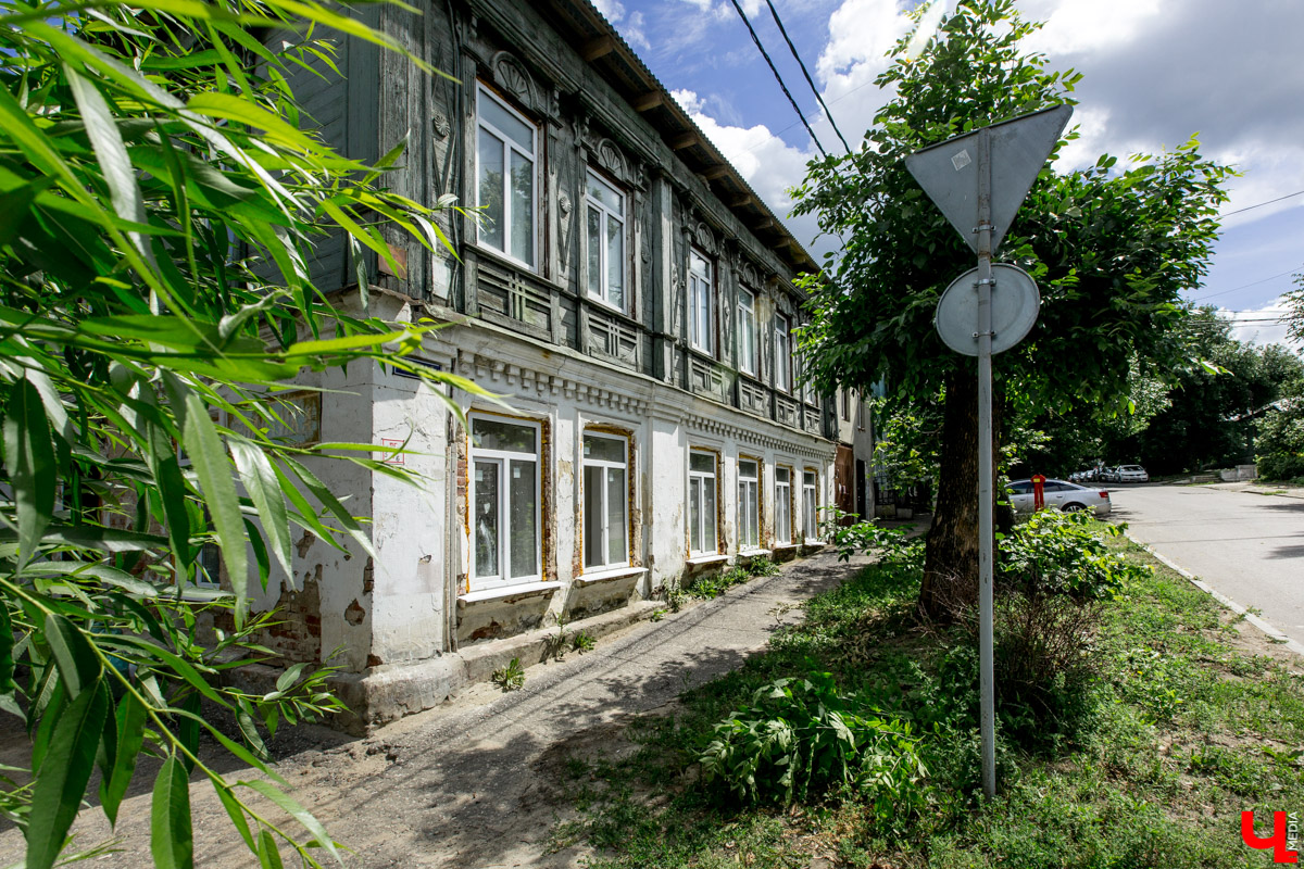 Архитектурная летняя школа “Точка роста” проводит воркшоп по исследованию и переосмыслению старой жилой застройки города Владимира.