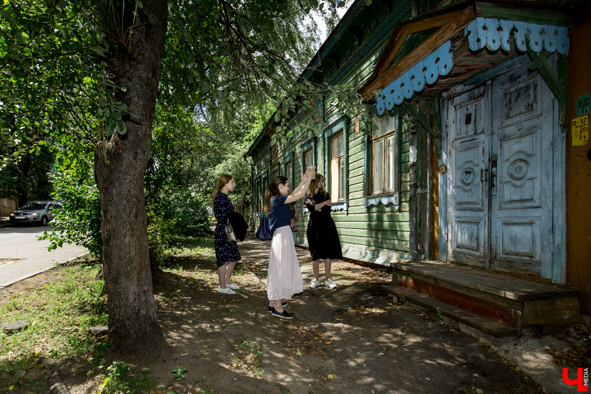 Архитектурная летняя школа “Точка роста” проводит воркшоп по исследованию и переосмыслению старой жилой застройки города Владимира.