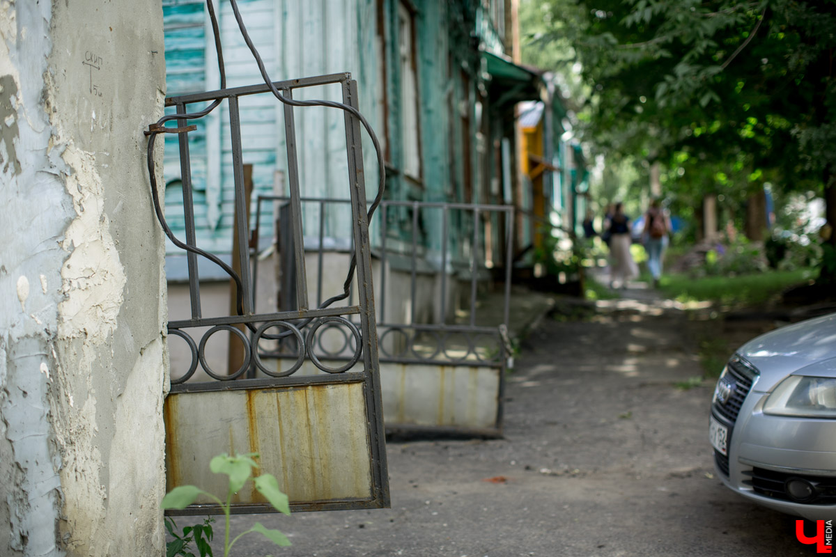 Архитектурная летняя школа “Точка роста” проводит воркшоп по исследованию и переосмыслению старой жилой застройки города Владимира.