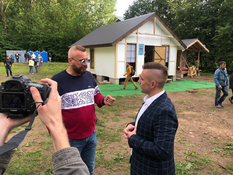 На днях владимирский бизнесмен Алексей Караулов познакомился с миллиардером Андреем Ковалёвым и даже провел с ним целый день. В формате своей рубрики на Ютубе, конечно, ведь наш земляк еще и бизнес-блогер.