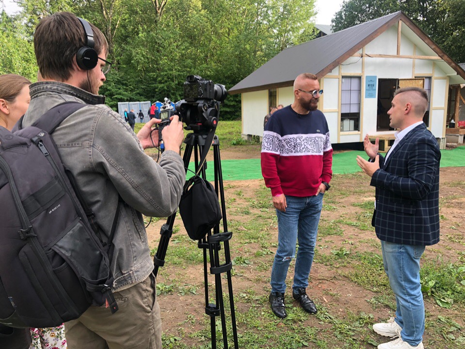 На днях владимирский бизнесмен Алексей Караулов познакомился с миллиардером Андреем Ковалёвым и даже провел с ним целый день. В формате своей рубрики на Ютубе, конечно, ведь наш земляк еще и бизнес-блогер.