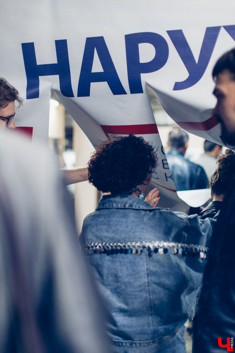 Во Владимире открылась выставка современного искусства «OUT.Наружу». Она вызвала возмущение местных активистов и собрала в своих стенах всю творческую тусовку города.