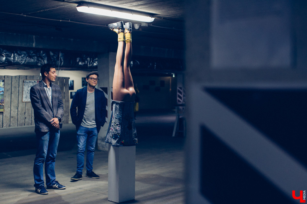 Во Владимире открылась выставка современного искусства «OUT.Наружу». Она вызвала возмущение местных активистов и собрала в своих стенах всю творческую тусовку города.