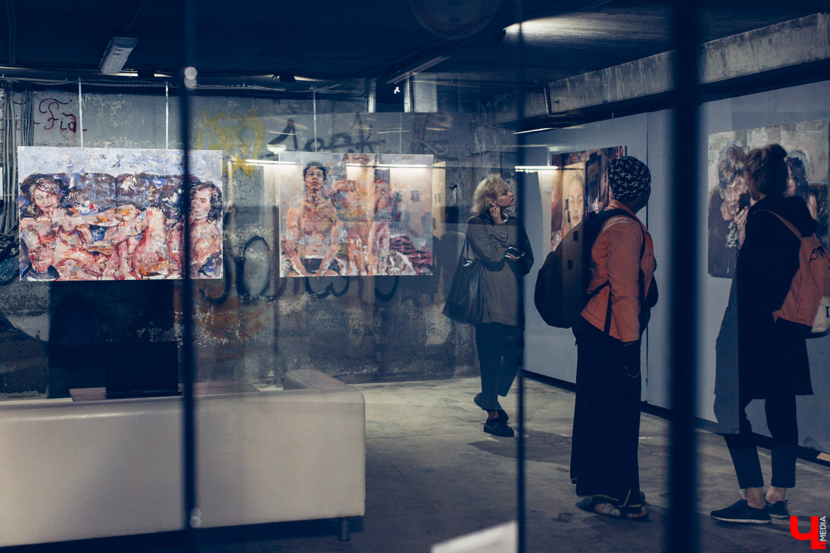 Во Владимире открылась выставка современного искусства «OUT.Наружу». Она вызвала возмущение местных активистов и собрала в своих стенах всю творческую тусовку города.