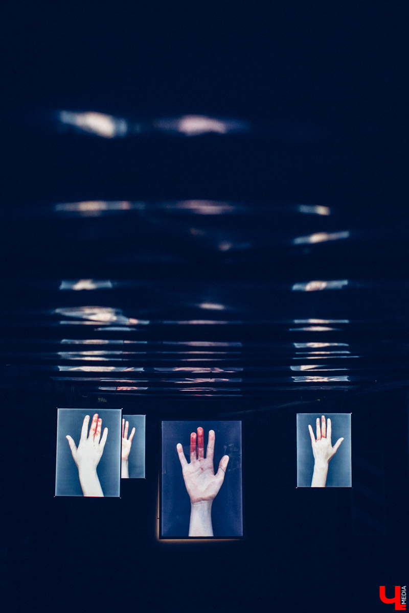 Во Владимире открылась выставка современного искусства «OUT.Наружу». Она вызвала возмущение местных активистов и собрала в своих стенах всю творческую тусовку города.