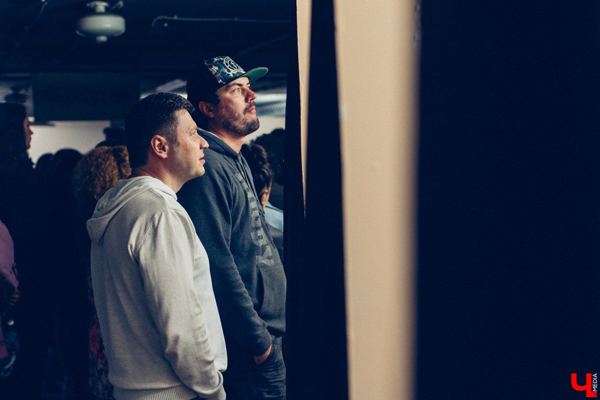 Во Владимире открылась выставка современного искусства «OUT.Наружу». Она вызвала возмущение местных активистов и собрала в своих стенах всю творческую тусовку города.