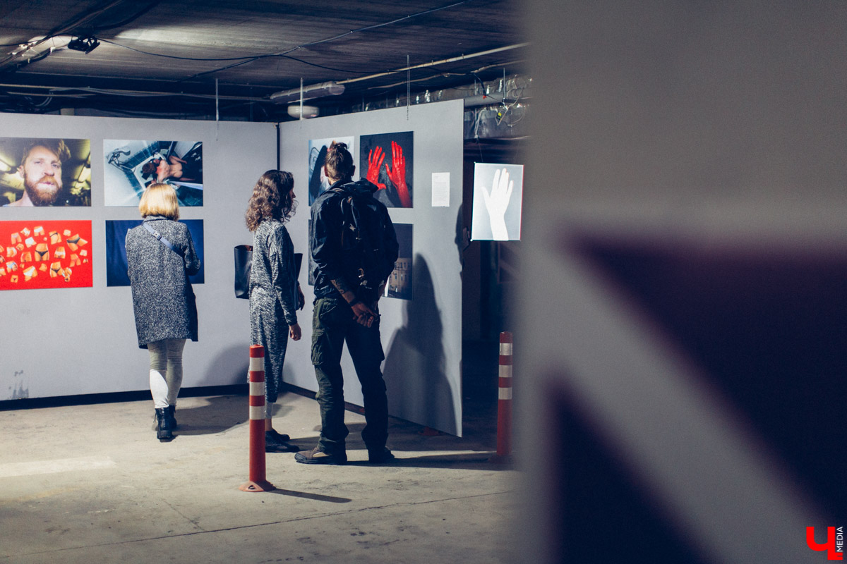 Во Владимире открылась выставка современного искусства «OUT.Наружу». Она вызвала возмущение местных активистов и собрала в своих стенах всю творческую тусовку города.