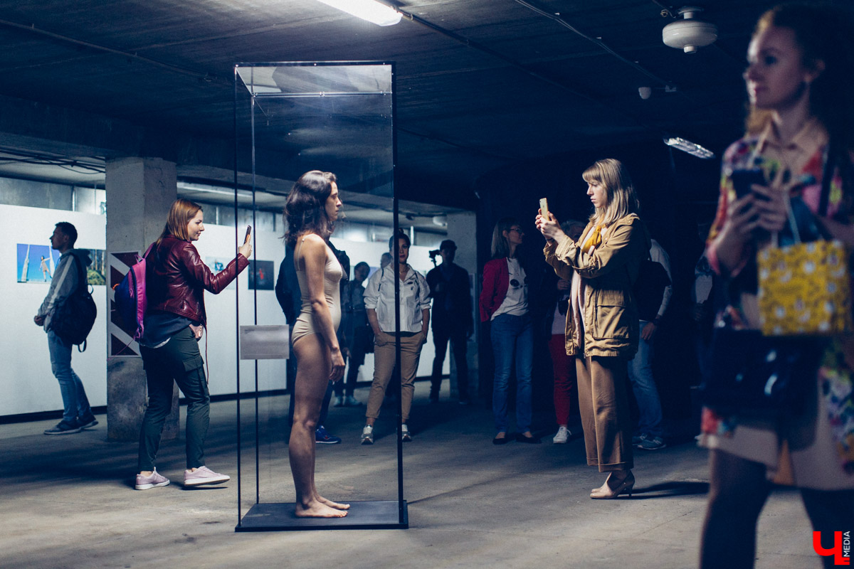 Во Владимире открылась выставка современного искусства «OUT.Наружу». Она вызвала возмущение местных активистов и собрала в своих стенах всю творческую тусовку города.