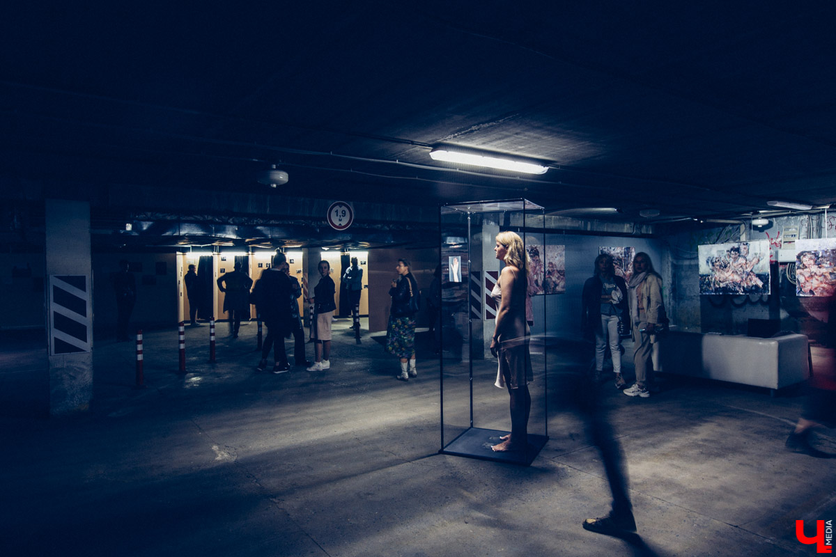 Во Владимире открылась выставка современного искусства «OUT.Наружу». Она вызвала возмущение местных активистов и собрала в своих стенах всю творческую тусовку города.