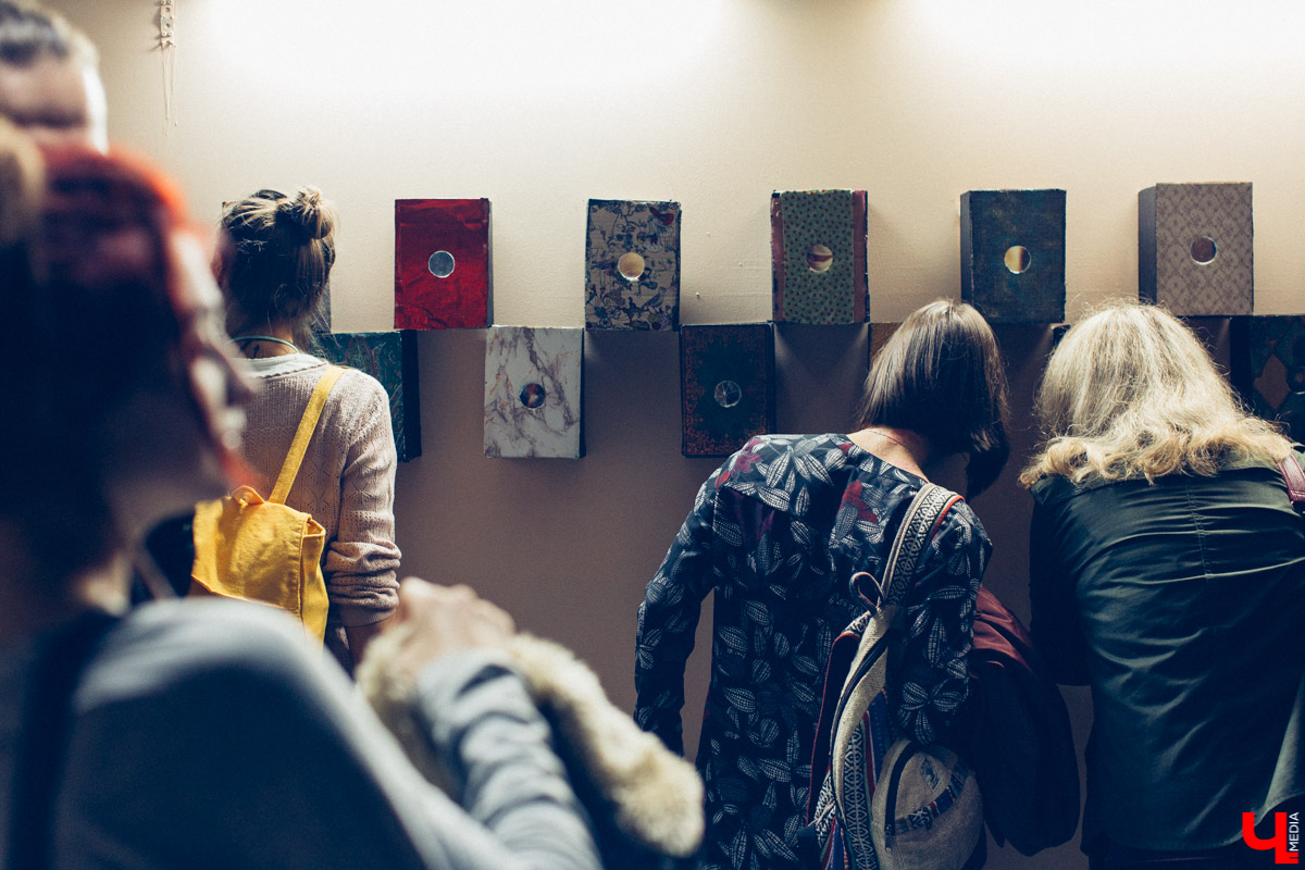 Во Владимире открылась выставка современного искусства «OUT.Наружу». Она вызвала возмущение местных активистов и собрала в своих стенах всю творческую тусовку города.