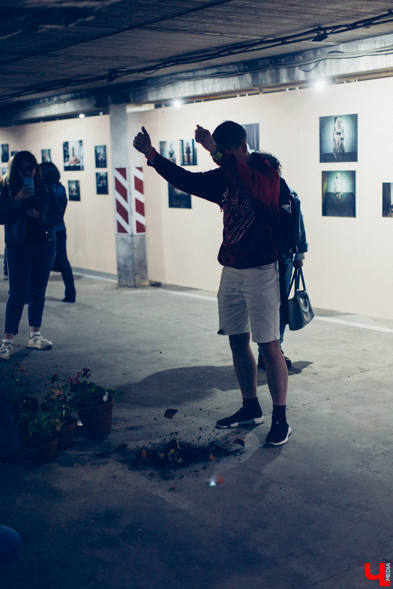 Во Владимире открылась выставка современного искусства «OUT.Наружу». Она вызвала возмущение местных активистов и собрала в своих стенах всю творческую тусовку города.