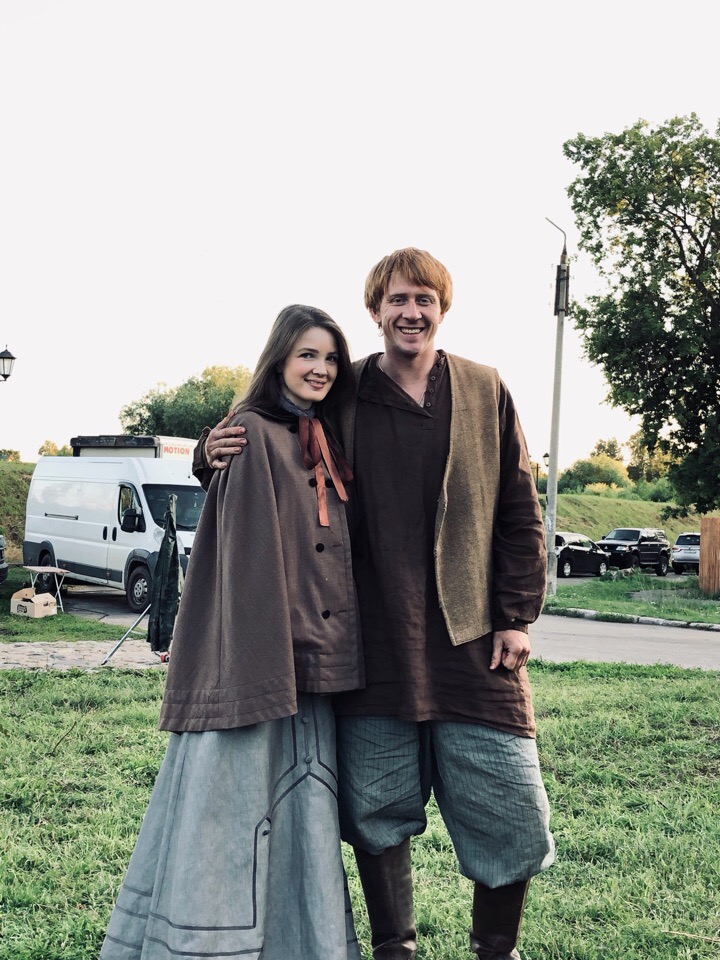 Владимирская девушка Мария Шолева приняла участие в массовке на съемках сериала “Угрюм-река”. Она осталась довольна новым опытом и успела сделать фотографии с актерами.