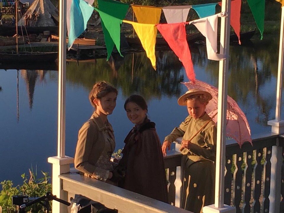 Владимирская девушка Мария Шолева приняла участие в массовке на съемках сериала “Угрюм-река”. Она осталась довольна новым опытом и успела сделать фотографии с актерами.