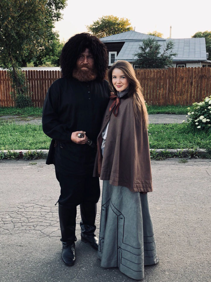 Владимирская девушка Мария Шолева приняла участие в массовке на съемках сериала “Угрюм-река”. Она осталась довольна новым опытом и успела сделать фотографии с актерами.