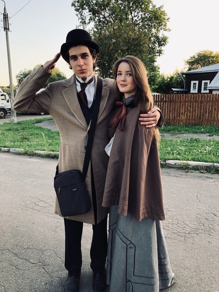 Владимирская девушка Мария Шолева приняла участие в массовке на съемках сериала “Угрюм-река”. Она осталась довольна новым опытом и успела сделать фотографии с актерами.