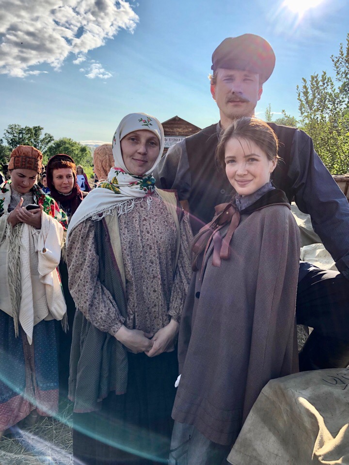 Владимирская девушка Мария Шолева приняла участие в массовке на съемках сериала “Угрюм-река”. Она осталась довольна новым опытом и успела сделать фотографии с актерами.