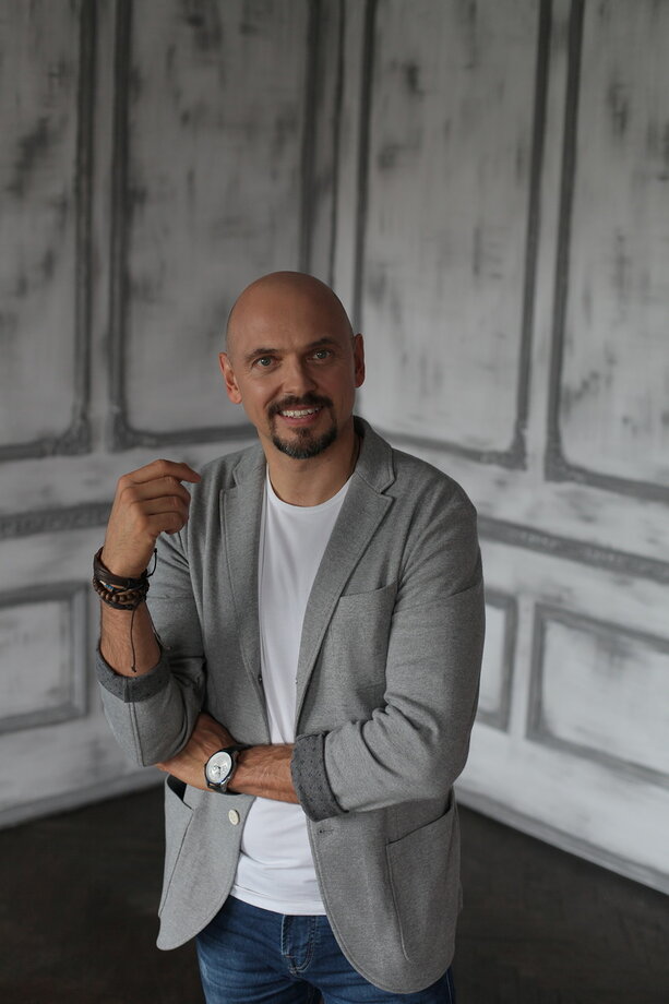 Солист коллектива под руководством легендарного «песняра» Леонида Борткевича, белорусский певец Андрей Еронин, уже покорил поклонников знаменитого ансамбля своим вокалом. Готов артист с «Песнярами» сыграть и для владимирцев.