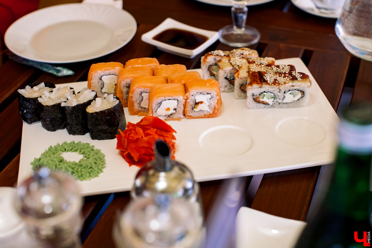 Фотограф Анна Морозова, архитектор и дизайнер Александра Бакка и многодетный блогер Наталья Колобаева исследовали кухню кафе-кондитерской “Карлсон”