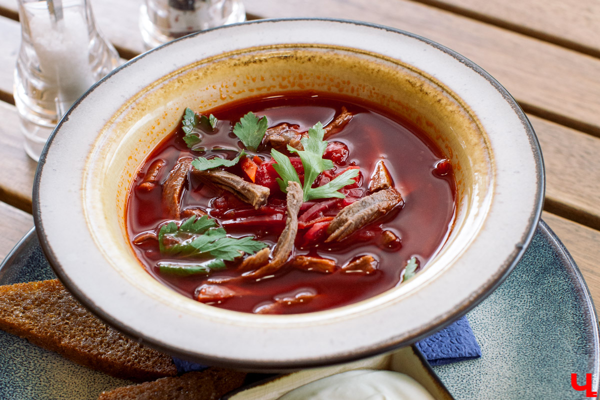 Фотограф Анна Морозова, архитектор и дизайнер Александра Бакка и многодетный блогер Наталья Колобаева исследовали кухню кафе-кондитерской “Карлсон”