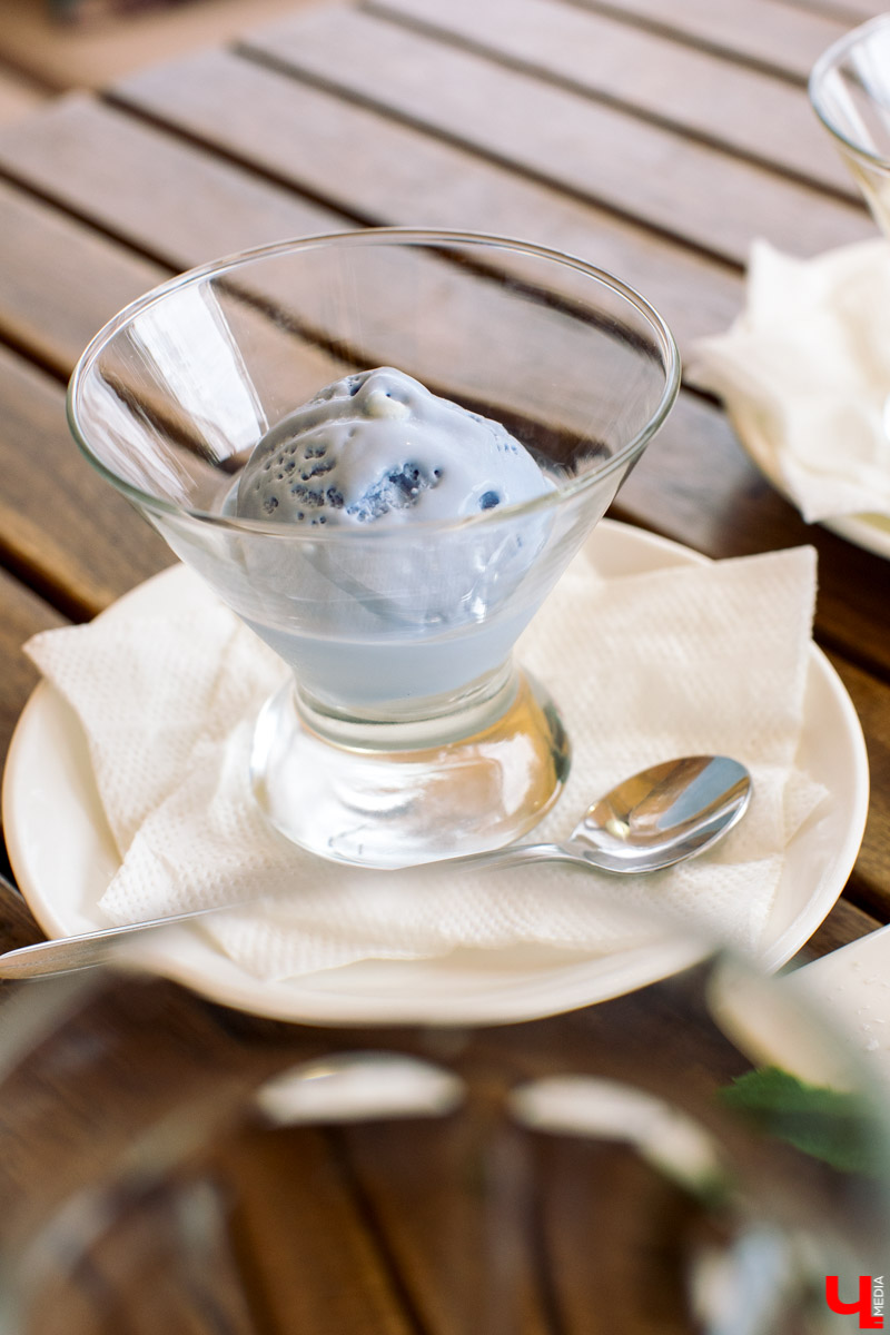 Фотограф Анна Морозова, архитектор и дизайнер Александра Бакка и многодетный блогер Наталья Колобаева исследовали кухню кафе-кондитерской “Карлсон”