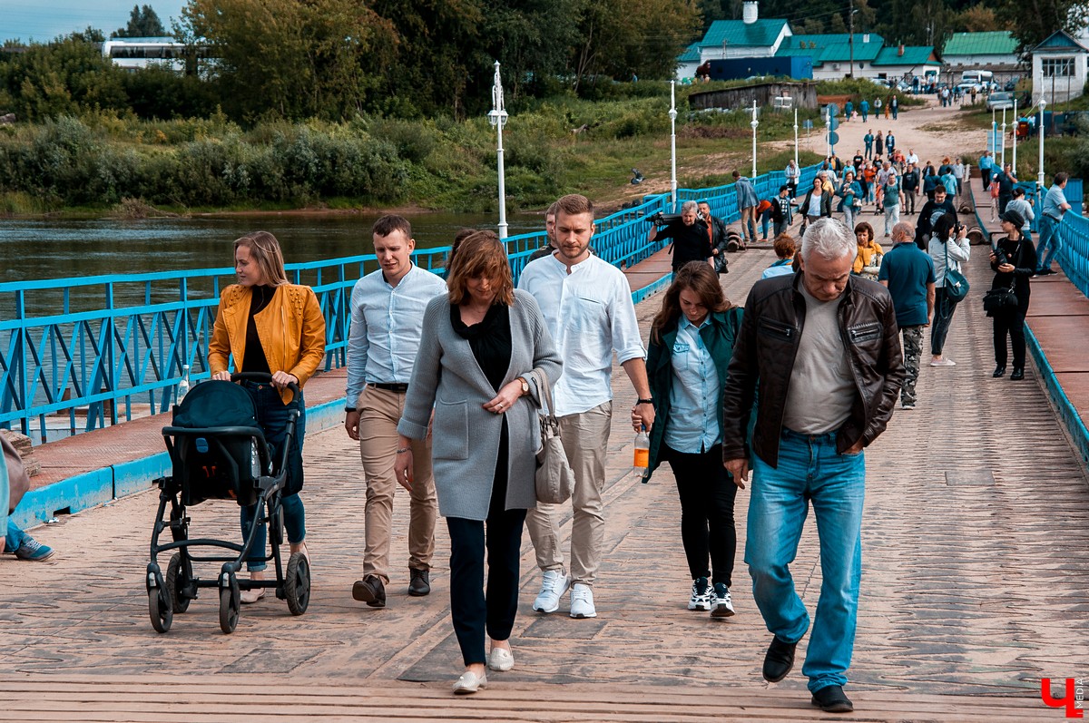 В Гороховце прошел праздник «Поход в историю. Гороховец-1612». В нем приняли участие реконструкторы со всей России. Они устроили имитацию боя с поляками 1612 года.