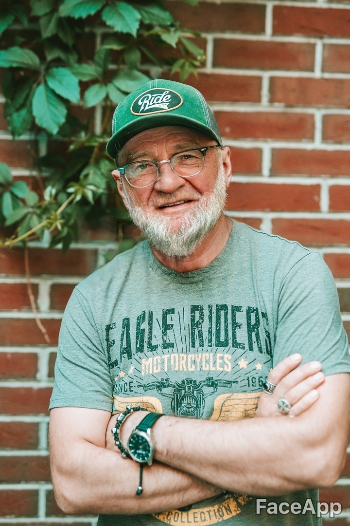 Ленты соцсетей заполнили старики. Пользователи сошли с ума от Faceappchallenge. Ведь благодаря приложению можно состарить себя на фото.