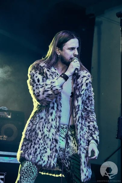 Гламурные рокеры в леопардовых лосинах продолжают свою миссию по зачистке Владимира от мрачной повседневности. 20 июля группа Bosphorus Night вновь организует в нашем городе вечеринку имени себя