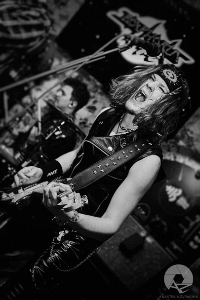 Гламурные рокеры в леопардовых лосинах продолжают свою миссию по зачистке Владимира от мрачной повседневности. 20 июля группа Bosphorus Night вновь организует в нашем городе вечеринку имени себя