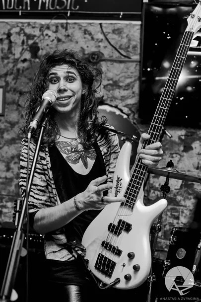 Гламурные рокеры в леопардовых лосинах продолжают свою миссию по зачистке Владимира от мрачной повседневности. 20 июля группа Bosphorus Night вновь организует в нашем городе вечеринку имени себя