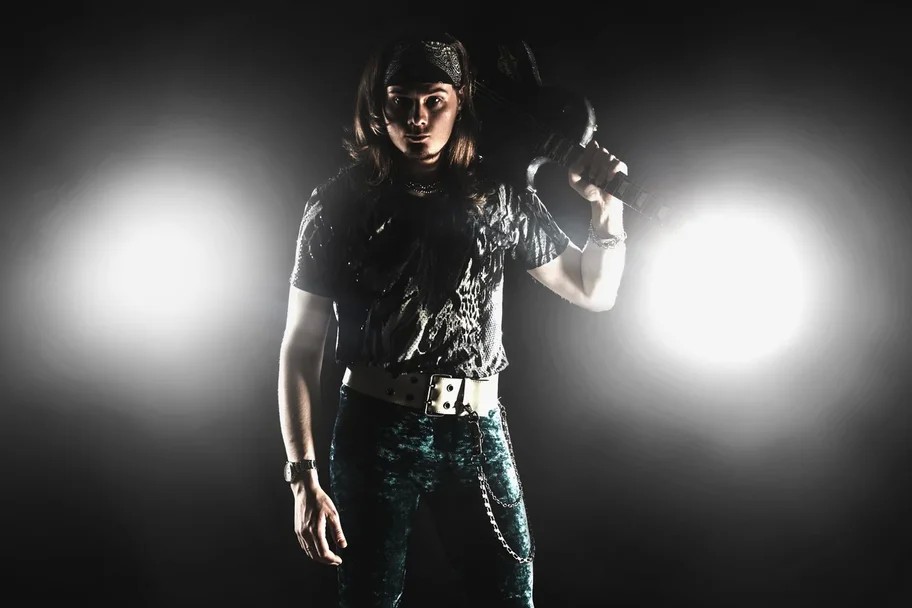 Гламурные рокеры в леопардовых лосинах продолжают свою миссию по зачистке Владимира от мрачной повседневности. 20 июля группа Bosphorus Night вновь организует в нашем городе вечеринку имени себя