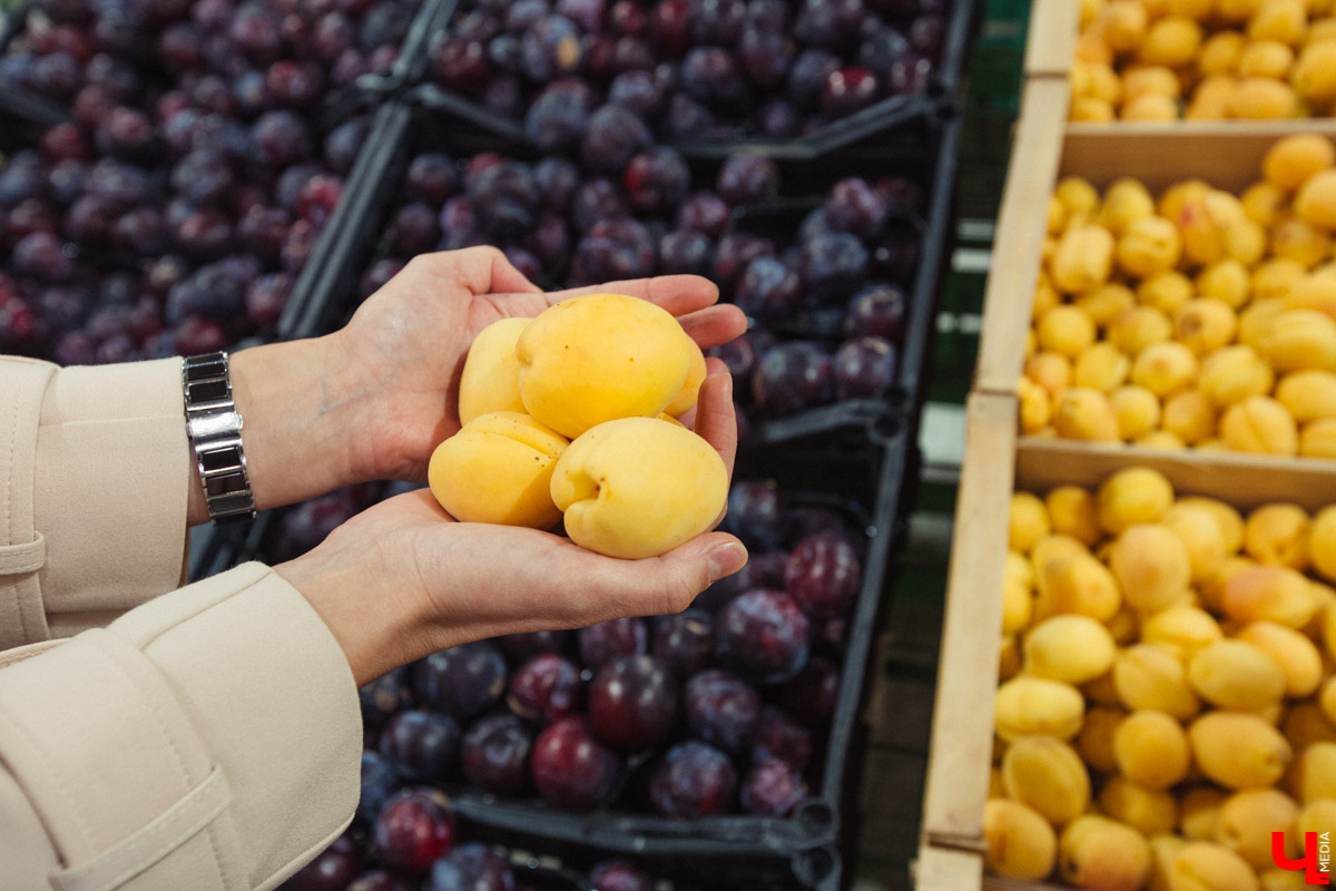 Семья Орловских испекла “Медовик” с владимирским крыжовником и экобананами из Эквадора.