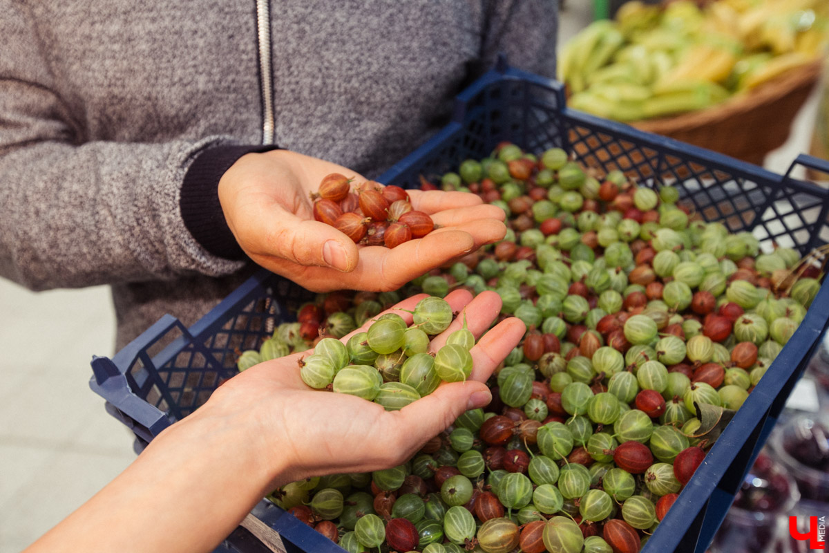 Семья Орловских испекла “Медовик” с владимирским крыжовником и экобананами из Эквадора.