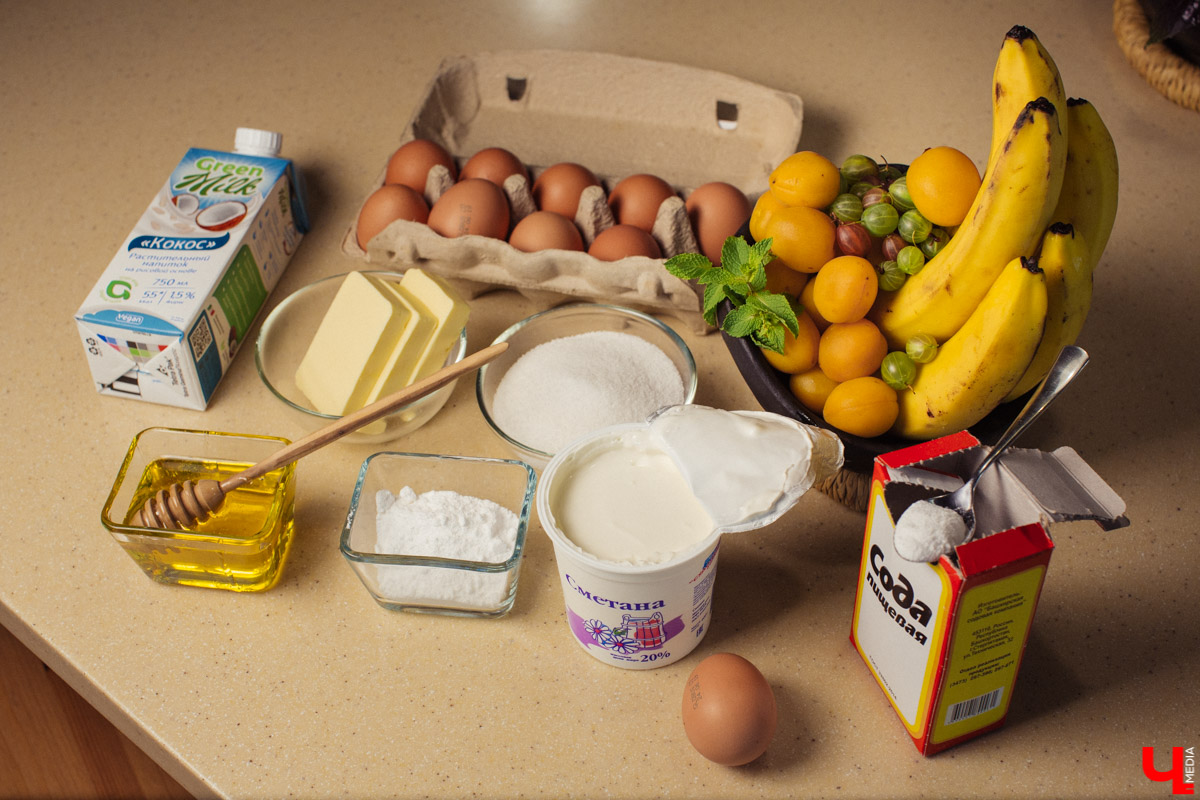 Семья Орловских испекла “Медовик” с владимирским крыжовником и экобананами из Эквадора.