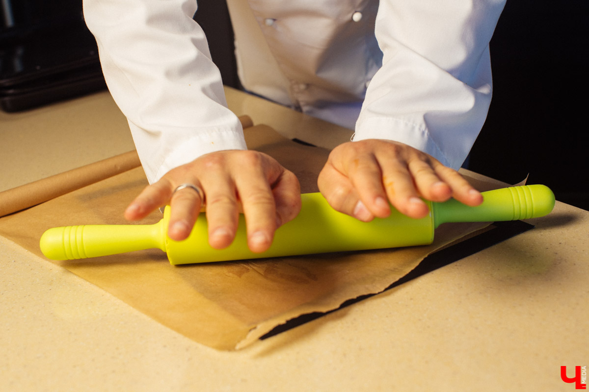 Семья Орловских испекла “Медовик” с владимирским крыжовником и экобананами из Эквадора.