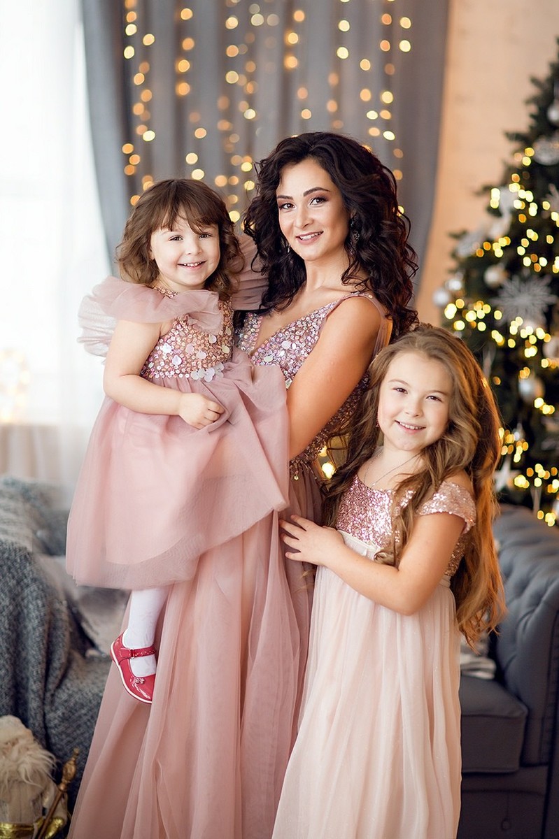 Как оказалось, в нашем городе живут женщины, которые выбрали Family look элементом для собственной реализации, творчества и даже бизнеса. Мы с удовольствием поговорили с ними об этом.